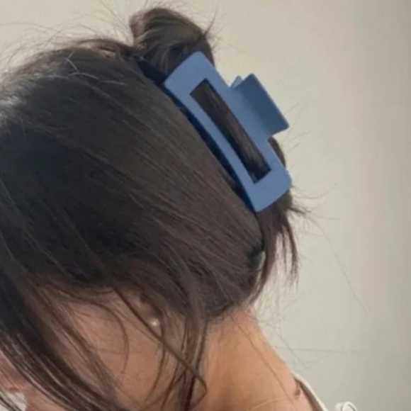 Claw Clip Hair Accessories - Picture 1 of 4